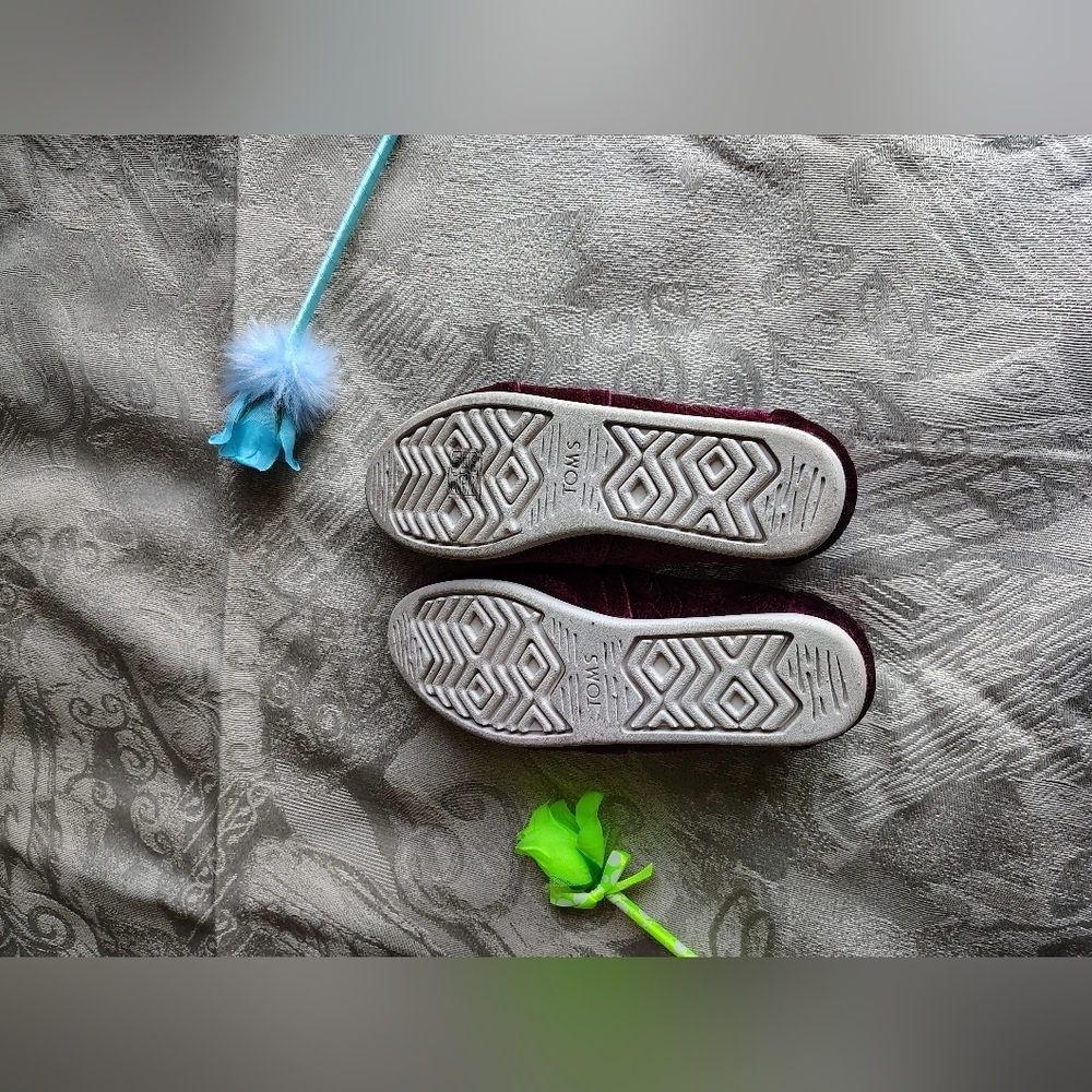 TOMS Women's Floral Burgundy Loafers - Picture 3 of 3